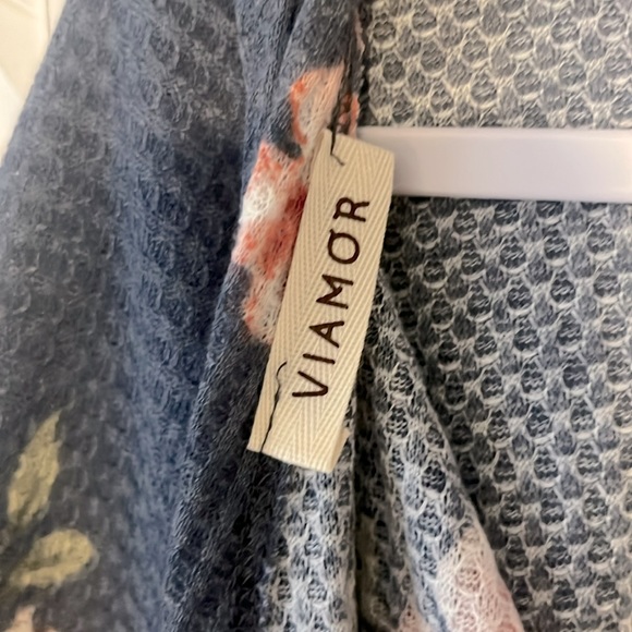 🌸🌸 Viamor Knotted Back Waffle Knit Top - Picture 4 of 4